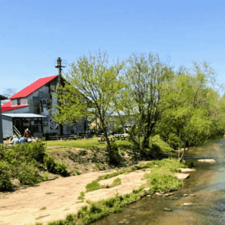 This Tennessee Amish Market Hides Southern Comfort Food Locals Drive Back For Weekly