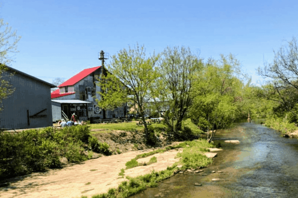 This Tennessee Amish Market Hides Southern Comfort Food Locals Drive Back For Weekly