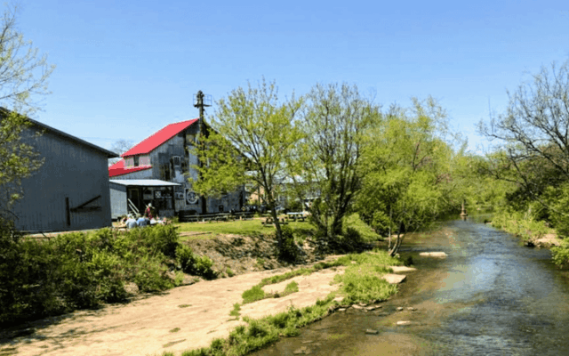 This Tennessee Amish Market Hides Southern Comfort Food Locals Drive Back For Weekly