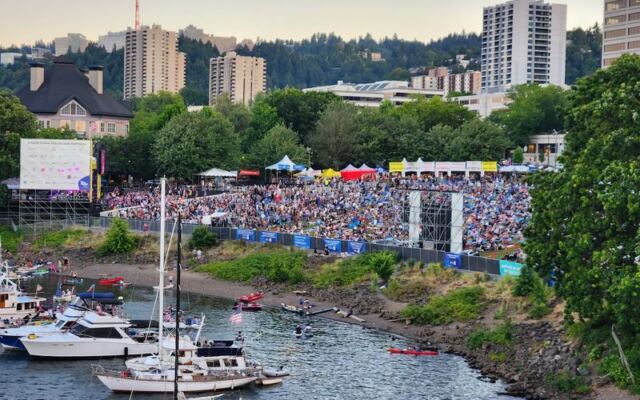 This Oregon Blues Festival Fills Portland’s Willamette Waterfront With Live Music And Fourth Of July Fireworks