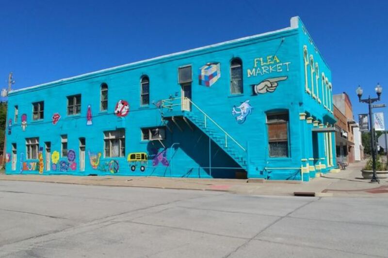This Iowa Flea Market Fills a Historic Multi-Room Building With Antiques and Fair-Priced Finds