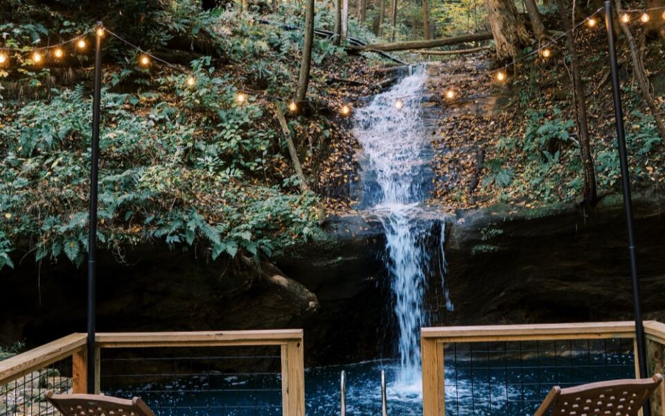 The Heated Waterfall At This Hidden Ohio Cabin Turns A Chilly Night Into Pure Bliss