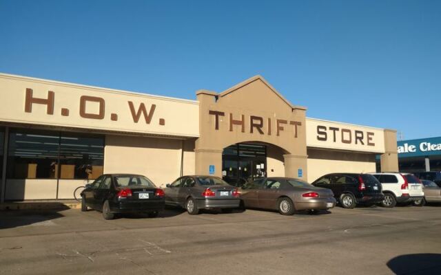 Seven Massive Oklahoma Thrift Stores Where Forty Dollars Fills a Whole Cart