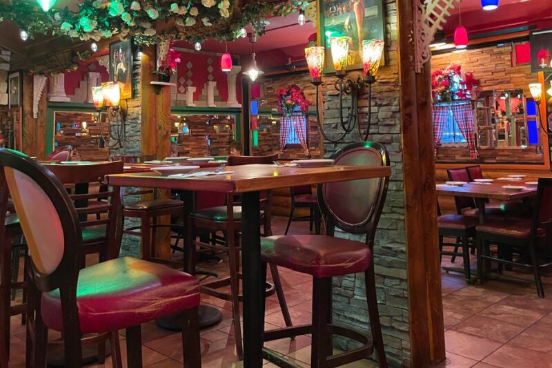 This Minnesota Restaurant Bakes Tortellini In A Creamy Five-Cheese Sauce
