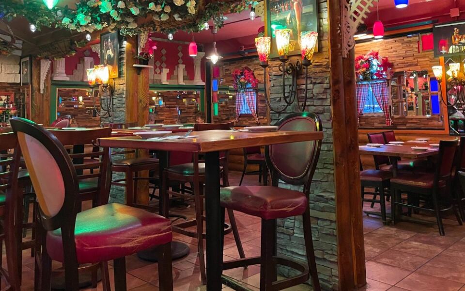 This Minnesota Restaurant Bakes Tortellini In A Creamy Five-Cheese Sauce