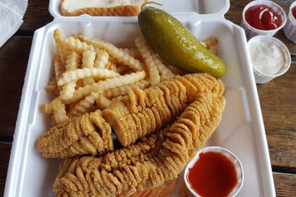 Hot Fried Buffalo Fish Keeps Pulling Travelers Off The River Road To This No-Frills Illinois Stop