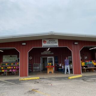 These 11 Tennessee U-Pick Farms Let Families Fill Their Baskets With Fruit They Pick Themselves