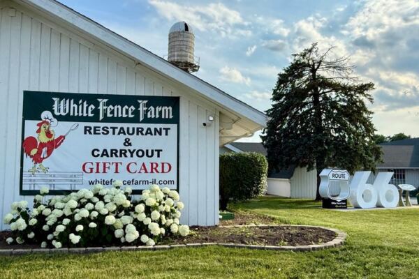 A Charming Illinois Farm Draws Regulars For Its Legendary Crispy Fried Chicken