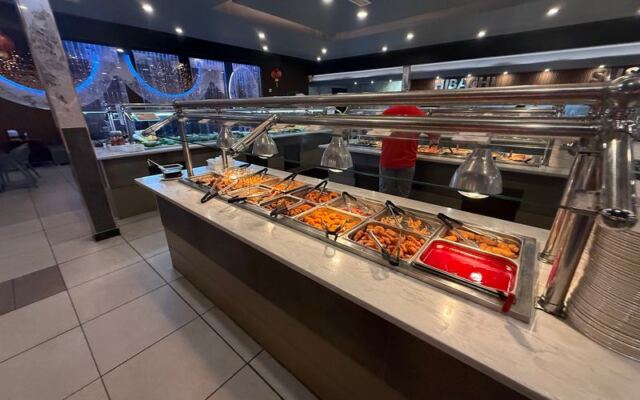 This Baton Rouge Buffet Restocks Its Crab Legs and Sushi Nonstop for a Price That’s Hard to Beat