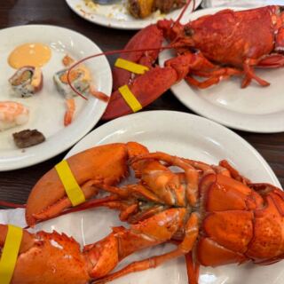 This New Jersey Seafood Buffet Keeps Crab Legs, Lobster, and Sushi Coming Near Atlantic City