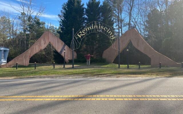 Why Drivers Keep Slamming the Brakes for a Pair of Giant Concrete Legs Outside Henderson