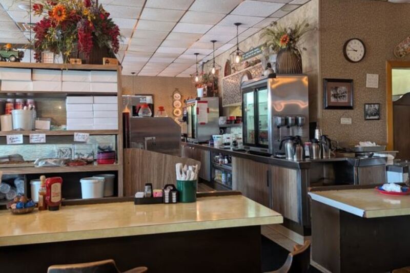 This Minnesota Roadside Restaurant Feels Like A Classic Small-Town Diner