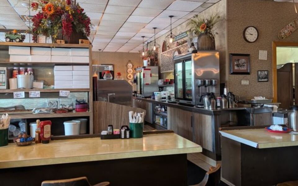 This Minnesota Roadside Restaurant Feels Like A Classic Small-Town Diner