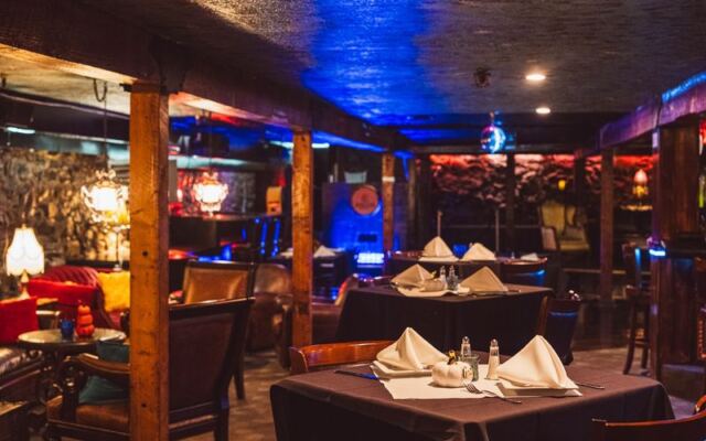 This Hidden Oregon Restaurant Hides Behind an Unmarked Door Where You’ll Find Homemade Pasta Beneath the Street