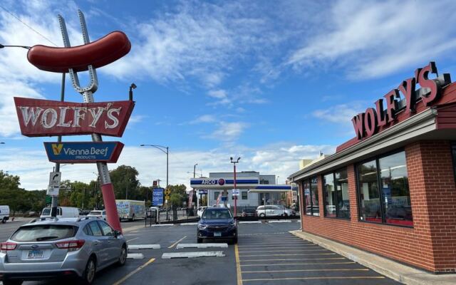 This Iconic Illinois Hot Dog Joint Has Been Serving Chicago-Style Dogs Since 1967