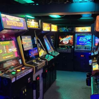 This Retro Oregon Arcade Hides Beneath a Building That Looks Like a 1982 Spaceship