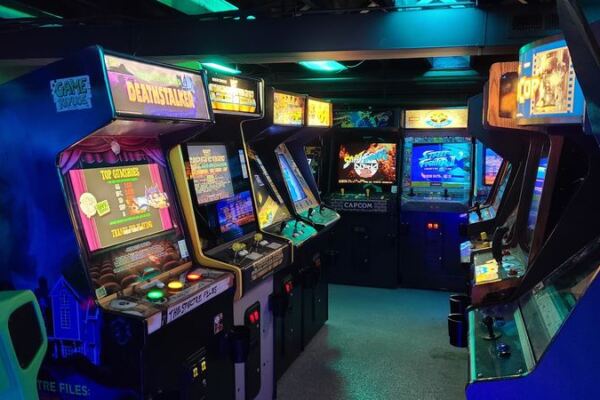 This Retro Oregon Arcade Hides Beneath a Building That Looks Like a 1982 Spaceship
