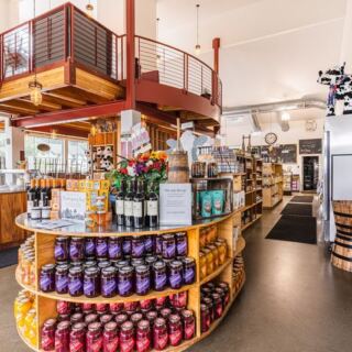 This Oregon Creamery Scoops Fresh Cheese Curds So Squeaky Locals Line Up Right at the Barn Door