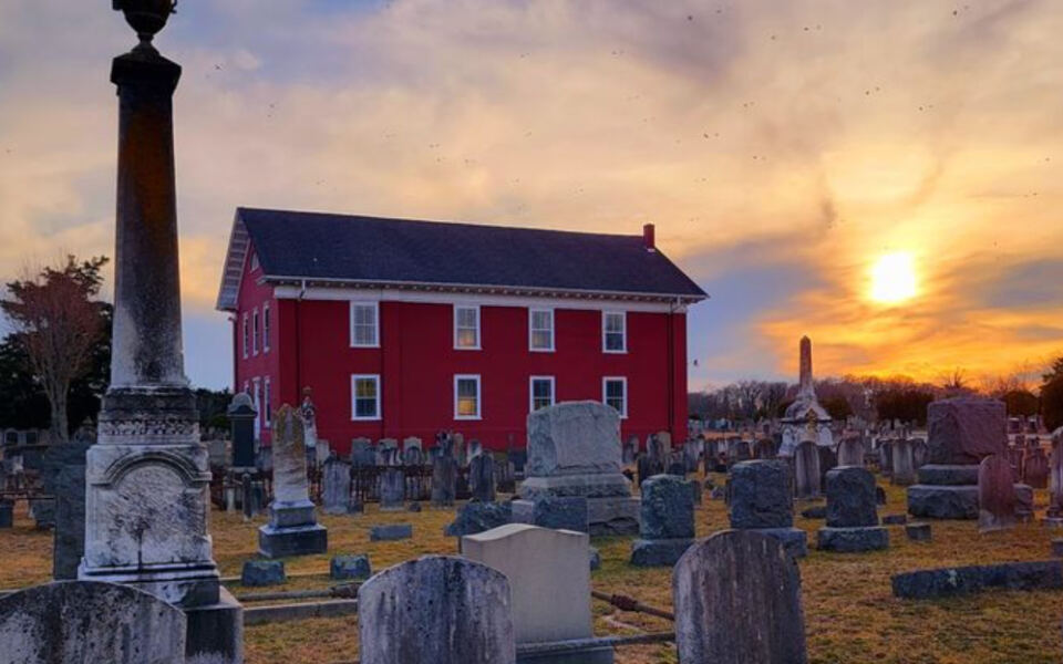 This New Jersey Churchyard Holds 1700s Stones And Stories From Before America Began
