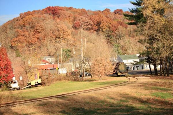 This Ohio Scenic Railway Winds Through Fall Foliage So Golden You’ll Forget You’re In Ohio