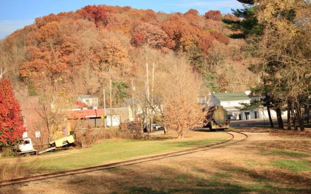 This Ohio Scenic Railway Winds Through Fall Foliage So Golden You’ll Forget You’re In Ohio