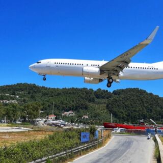 11 Airports Where Passenger Jets Make Remarkably Close Approaches