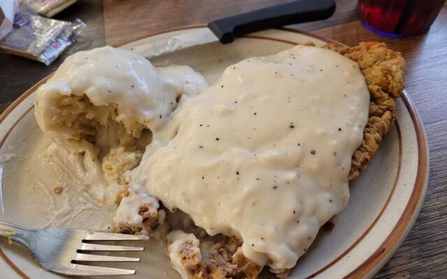 This Duncan, Oklahoma Steakhouse Brings You Free Peach Cobbler With Every Chicken-Fried Steak You Order