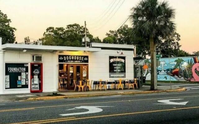 This Orlando Hot Dog Spot Stacks 36 Wild Toppings on the Chicago Classic