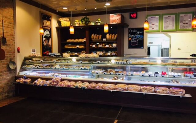 Families Have Lined Up For Fresh Loaves At This Illinois Italian Bakery Since The 1960s