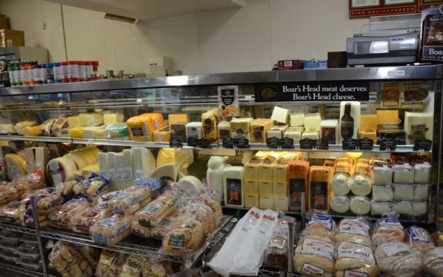 This Old-School Illinois Italian Market Stocks Cheeses And Olive Oil Straight From Italy