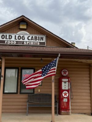 This Rural Illinois Log Restaurant Near Pontiac Has Fed Road-Trippers Since 1926