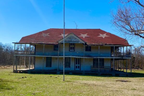 This Weathered 1890 Comanche Chief’s Home Near Cache Still Holds a Story Most Drive Right Past