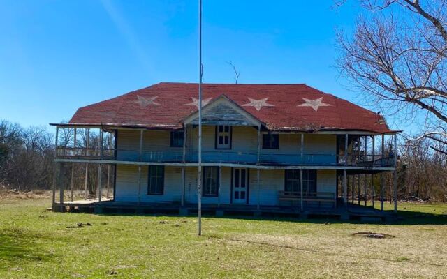 This Weathered 1890 Comanche Chief’s Home Near Cache Still Holds a Story Most Drive Right Past