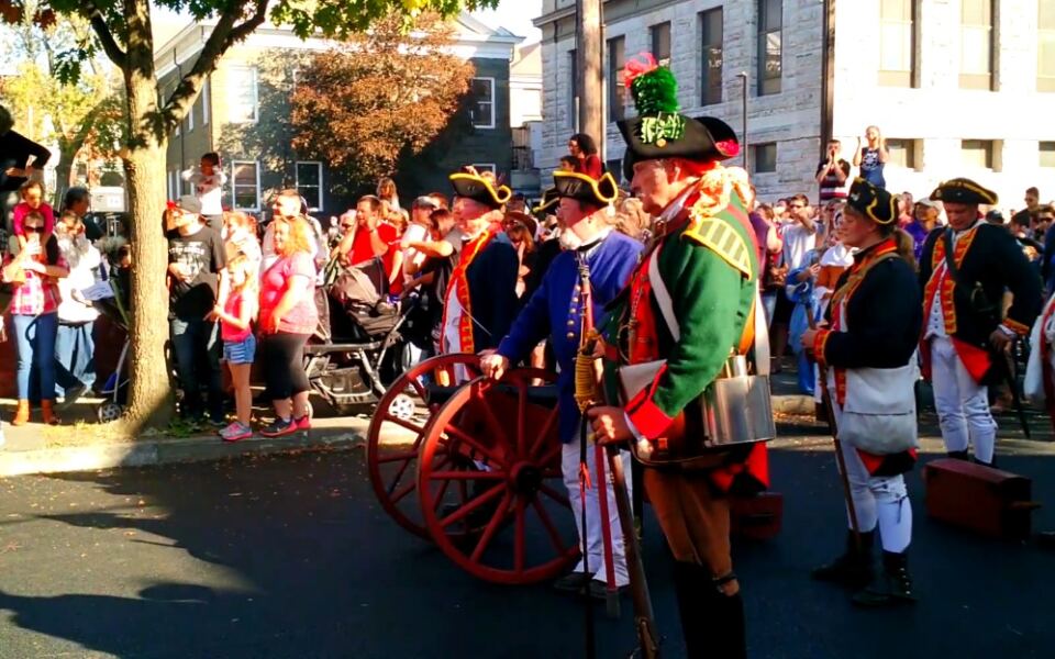 13 American Towns Where Historical Reenactments Take Over the Streets