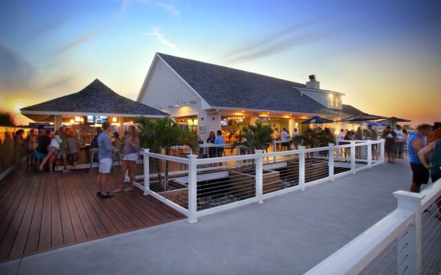 This Cash-Only New Jersey Shore Spot Pairs Ocean Views With Live Music And Easygoing Nights