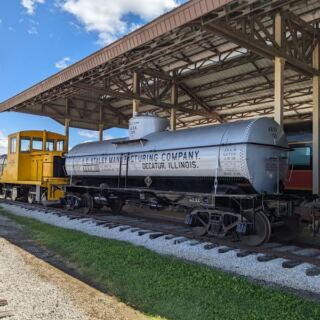 This Volunteer-Run Illinois Railroad Lets You Ride And Walk Through Fully Restored Vintage Train Cars