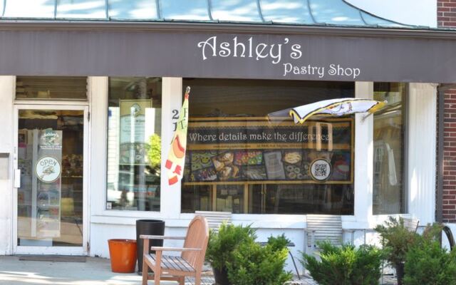 This Old-School Ohio Bakery Has Been Making Sweet Treats Since 1982