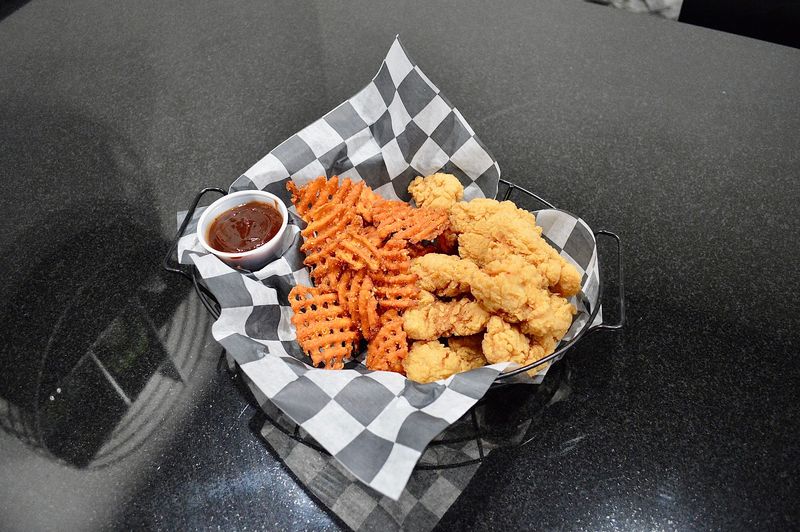 11/11 Crispy Chicken & Burgers, Waterford Township, Michigan