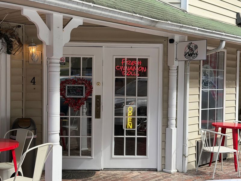 A Bakery on the Arts and Crafts Loop