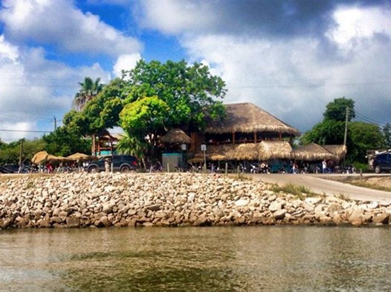 A Bayfront Hangout in Bacliff A Bayfront Hangout in Bacliff