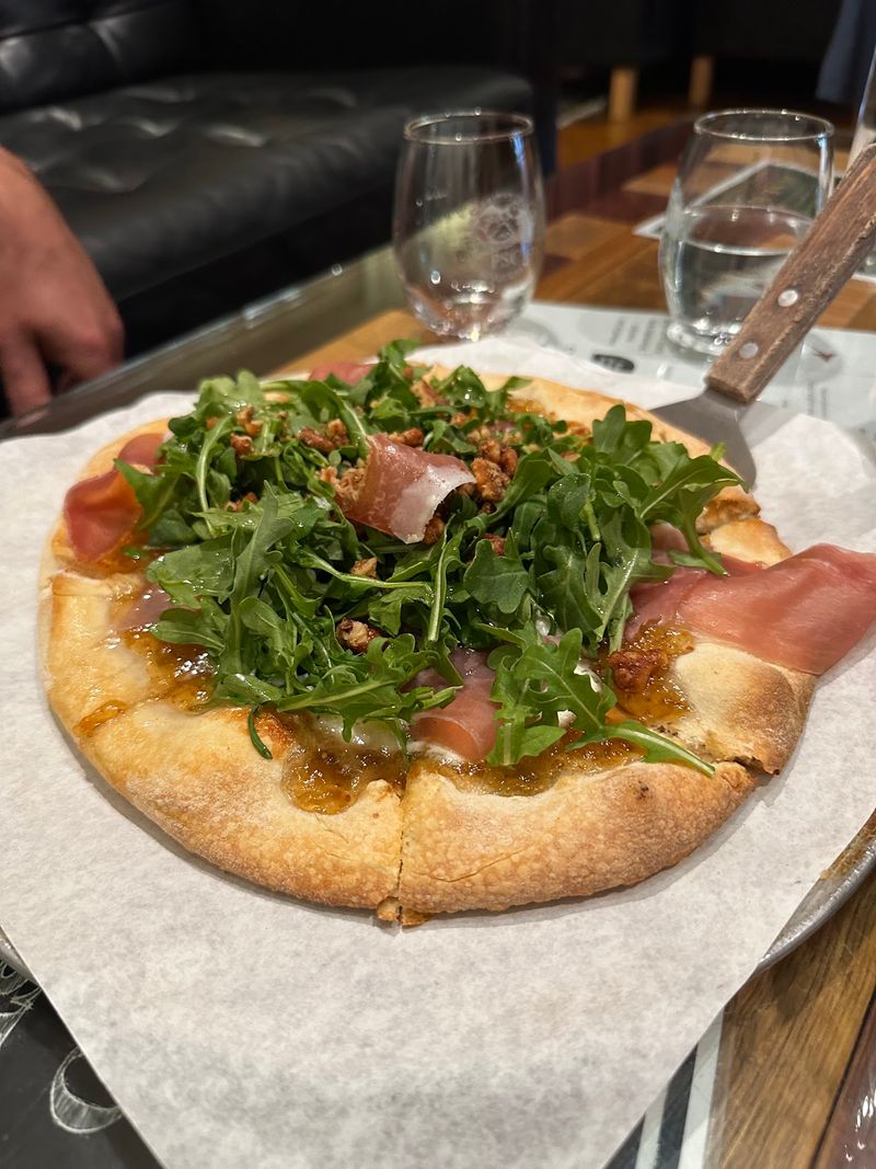 A Bistro That Keeps People Lingering