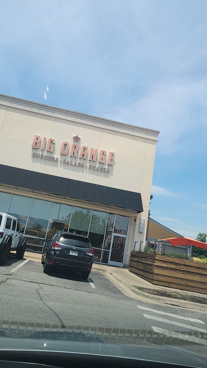 A Bright Midtown Spot on University Avenue