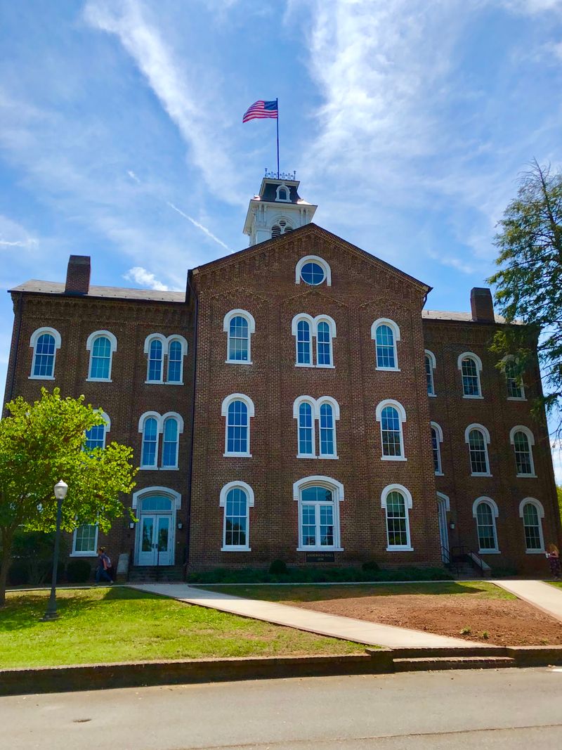 A Campus Along the Parkway