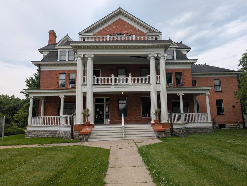 A Capital City Mansion by the River A Capital City Mansion by the River