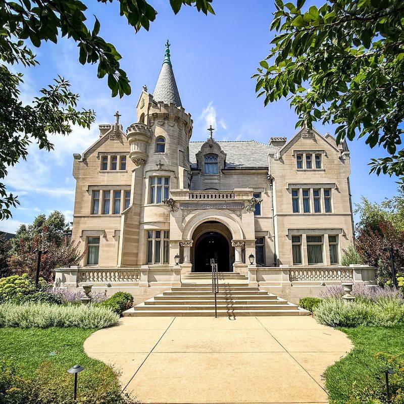 A Castle on a Minneapolis Avenue A Castle on a Minneapolis Avenue