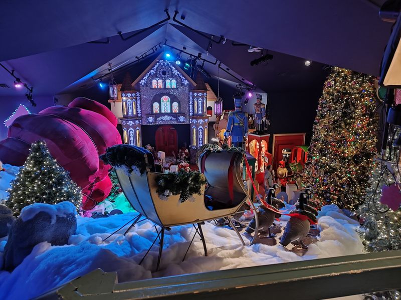 A Christmas Museum Is Waiting In Downtown Medina