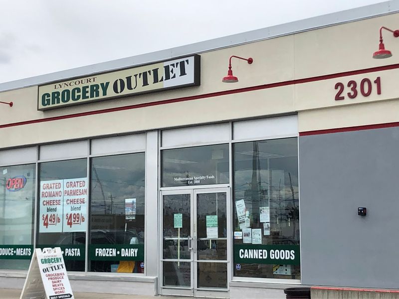 A Closeout Grocery on Teall Avenue A Closeout Grocery on Teall Avenue