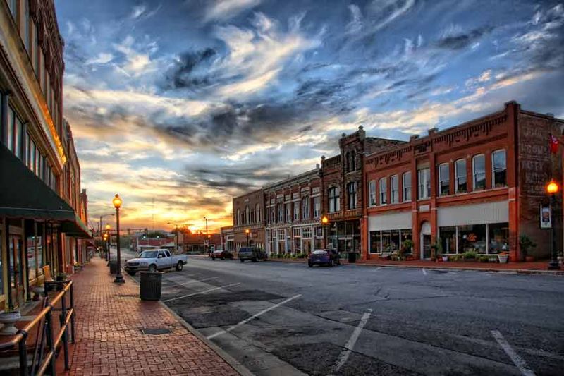 A County Seat on the Edge of the Metro