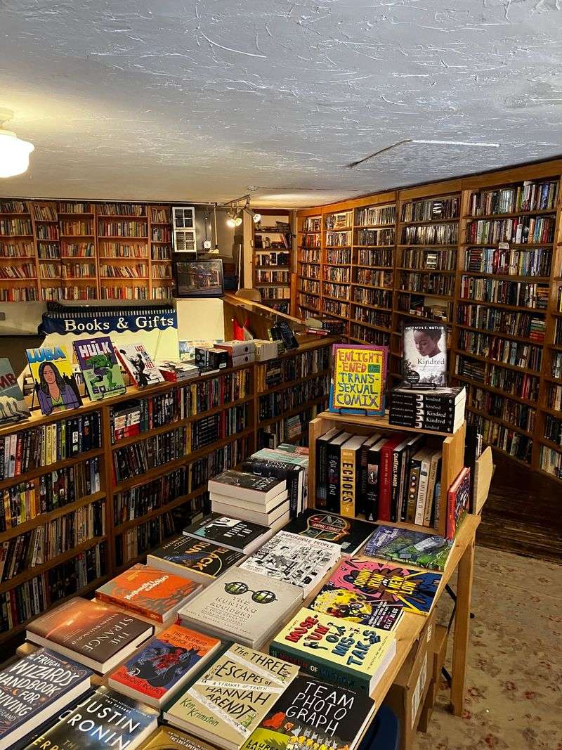 A Cozy Atmosphere for Slow Browsing A Cozy Atmosphere for Slow Browsing