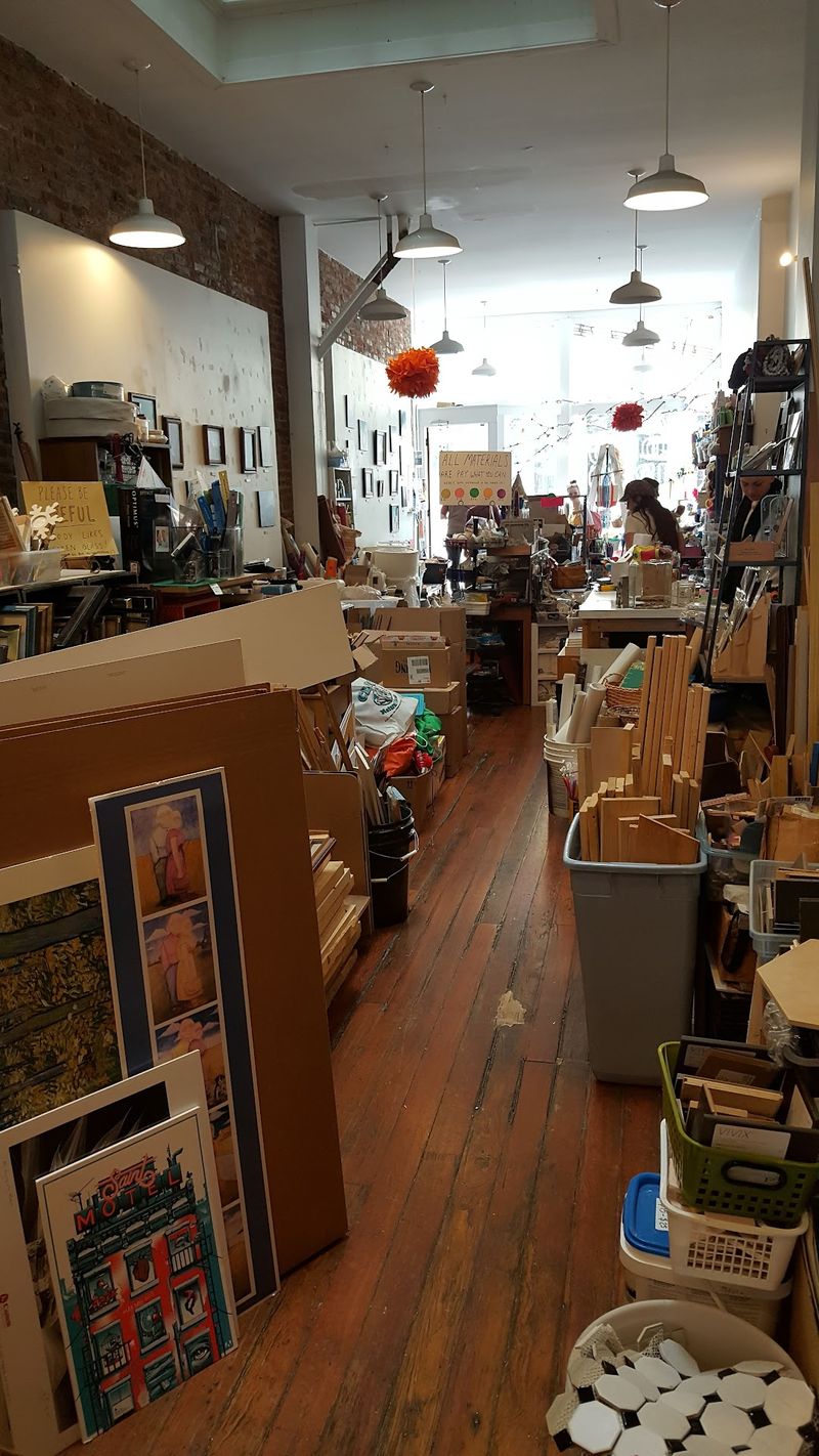 A Cozy, Inspiring Atmosphere With Local Art